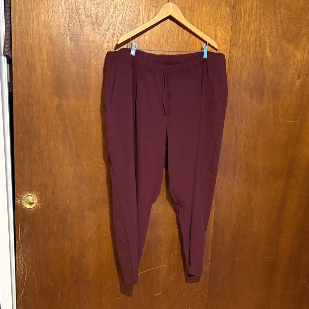 Old Navy Women’s Maroon Crop Pant